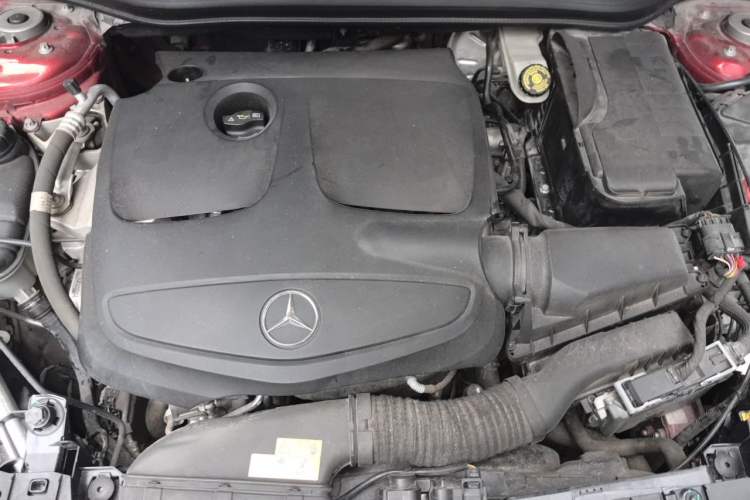 Used Mercedes-Benz GLA 2017 GLA 220 4MATIC Fashion Model Engine Bay