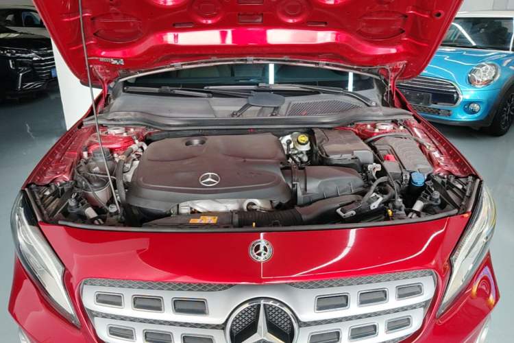 Used Mercedes-Benz GLA 2017 GLA 220 4MATIC Fashion Model Engine Bay
