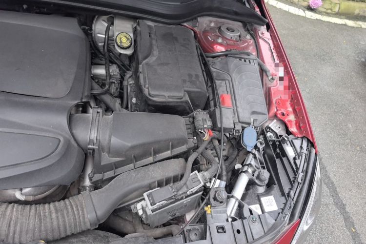 Used Mercedes-Benz GLA 2017 GLA 220 4MATIC Fashion Model Engine Bay Left