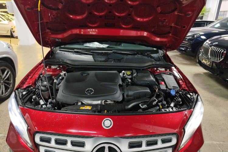 Used Mercedes-Benz GLA 2017 GLA 220 4MATIC Fashion Model Engine Bay