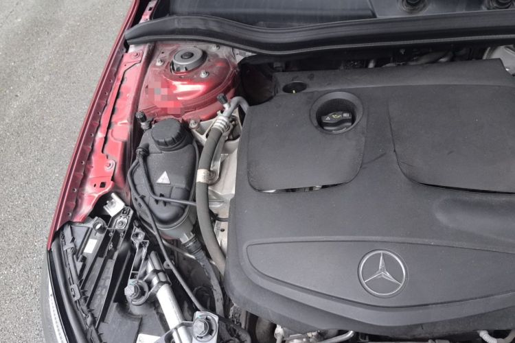 Used Mercedes-Benz GLA 2017 GLA 220 4MATIC Fashion Model Engine Bay Right