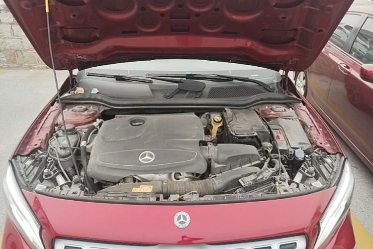 Used Mercedes-Benz GLA 2017 GLA 220 4MATIC Fashion Model Engine Bay