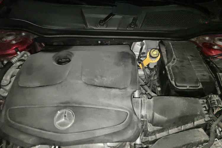 Used Mercedes-Benz GLA 2017 GLA 220 4MATIC Fashion Model Engine Bay