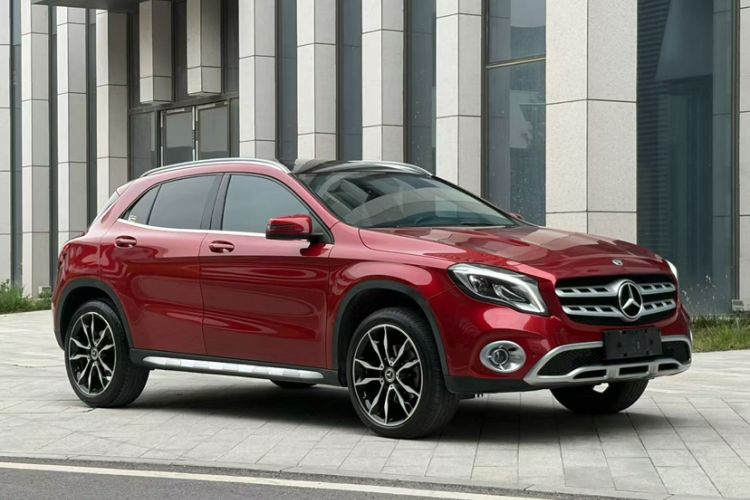 Used Mercedes-Benz GLA 2017 GLA 220 4MATIC Luxury Model Exterior 2