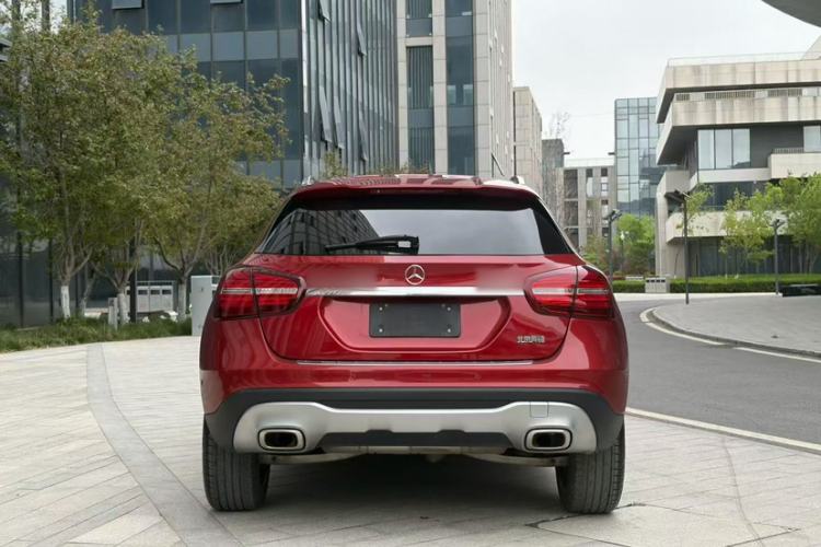 Used Mercedes-Benz GLA 2017 GLA 220 4MATIC Luxury Model Exterior 4