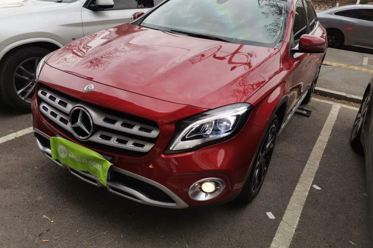 Used Mercedes-Benz GLA 2017 GLA 220 4MATIC Fashion Model Guazi used car, China used car export, Used car for sale, Used cars, Cheapest cars for sale