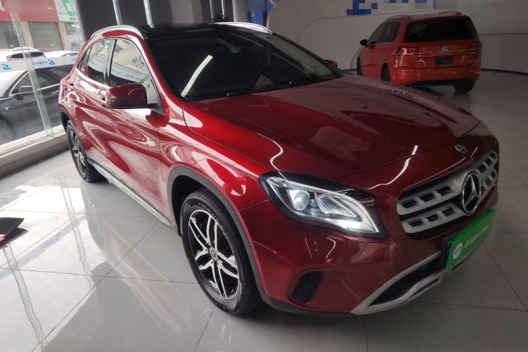 Used Mercedes-Benz GLA 2017 GLA 200 Fashion Model Front Right 45 Deg