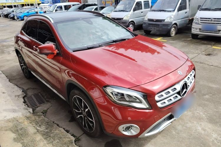 Used Mercedes-Benz GLA 2017 GLA 220 4MATIC Luxury Model Front Right 45 Deg