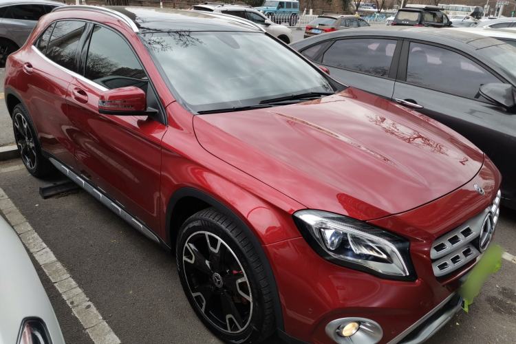 Used Mercedes-Benz GLA 2017 GLA 220 4MATIC Fashion Model Front Right 45 Deg