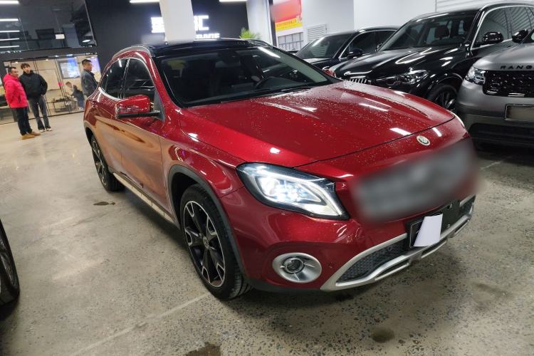 Used Mercedes-Benz GLA 2017 GLA 220 4MATIC Fashion Model Front Right 45 Deg