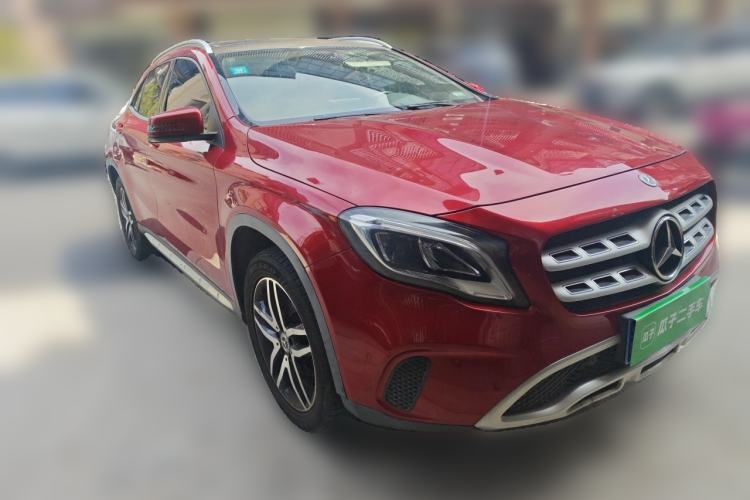 Used Mercedes-Benz GLA 2017 GLA 200 Fashion Model Front Right 45 Deg