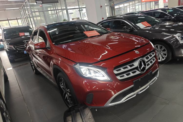 Used Mercedes-Benz GLA 2017 GLA 200 Fashion Model Front Right 45 Deg