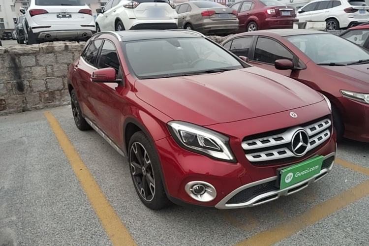 Used Mercedes-Benz GLA 2017 GLA 220 4MATIC Fashion Model Front Right 45 Deg