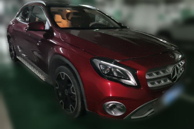 Used Mercedes-Benz GLA 2017 GLA 220 4MATIC Fashion Model Front Right 45 Deg