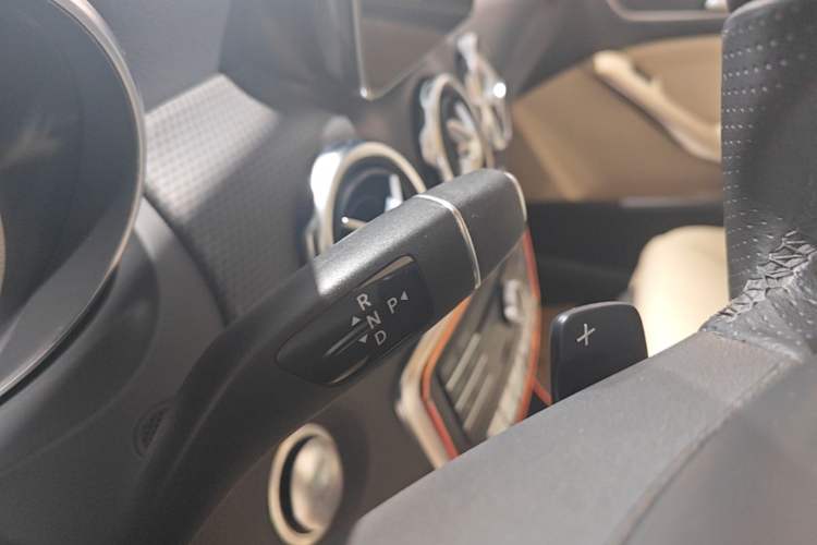 Used Mercedes-Benz GLA 2017 GLA 200 Fashion Model Gear Lever