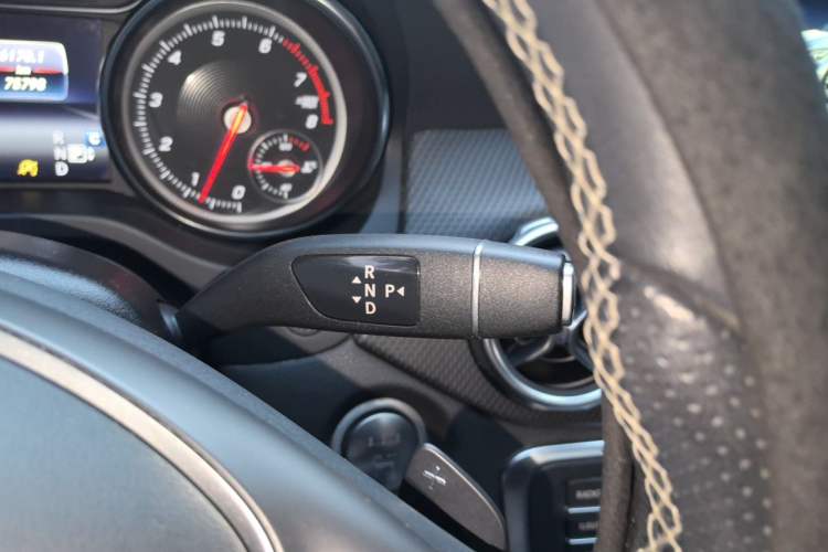 Used Mercedes-Benz GLA 2017 GLA 220 4MATIC Fashion Model Gear Lever