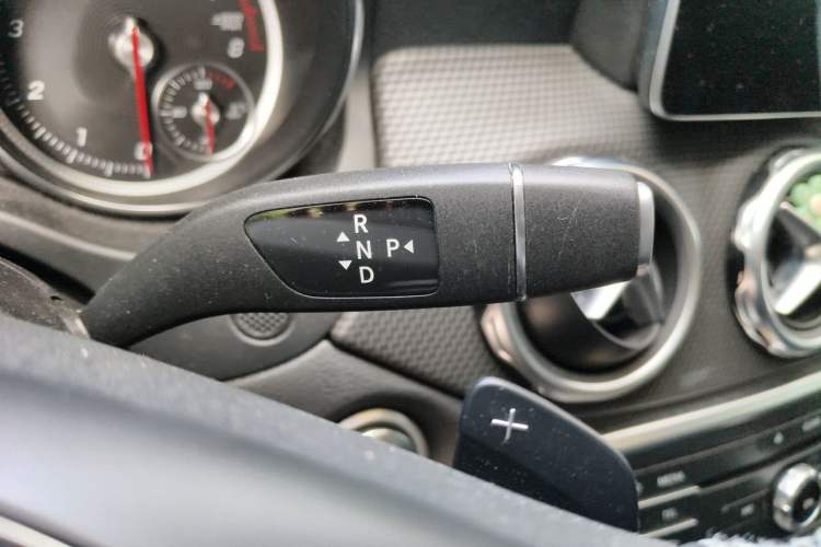 Used Mercedes-Benz GLA 2017 GLA 200 Fashion Model Gear Lever