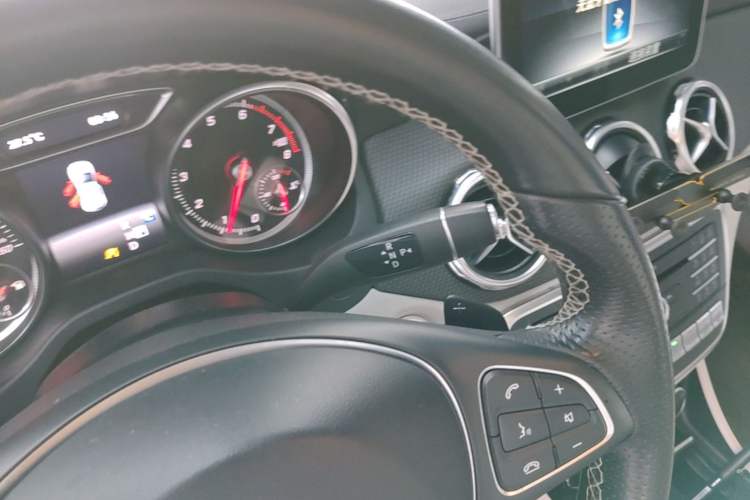 Used Mercedes-Benz GLA 2017 GLA 220 4MATIC Fashion Model Gear Lever