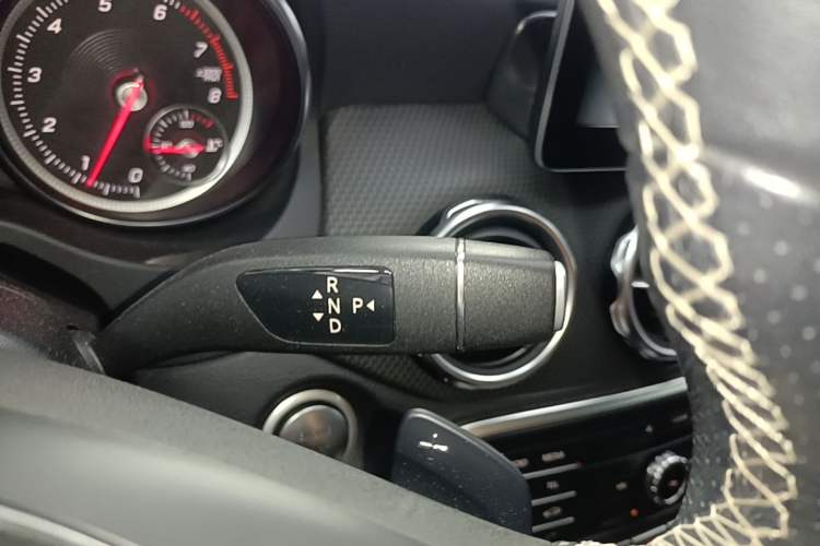 Used Mercedes-Benz GLA 2017 GLA 200 Fashion Model Gear Lever