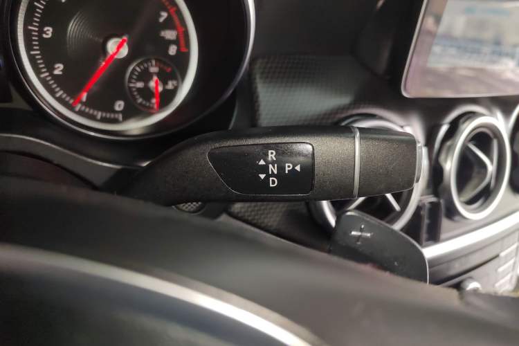 Used Mercedes-Benz GLA 2017 GLA 200 Fashion Model Gear Lever