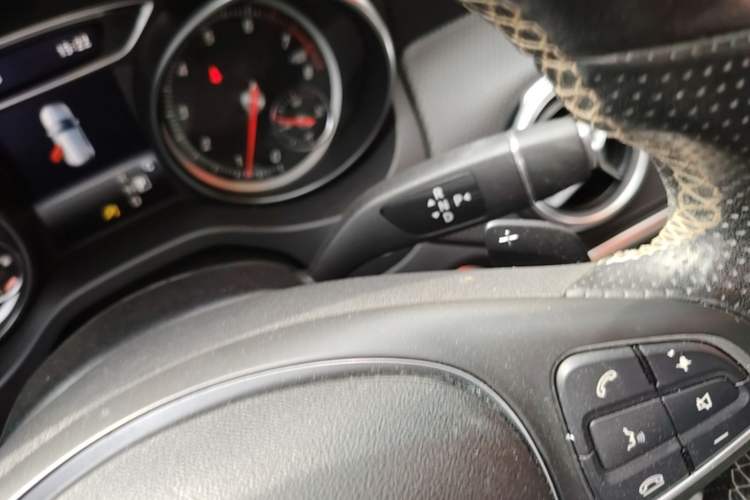 Used Mercedes-Benz GLA 2017 GLA 220 4MATIC Luxury Model Gear Lever