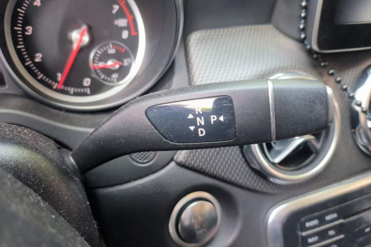 Used Mercedes-Benz GLA 2017 GLA 200 Fashion Model Gear Lever