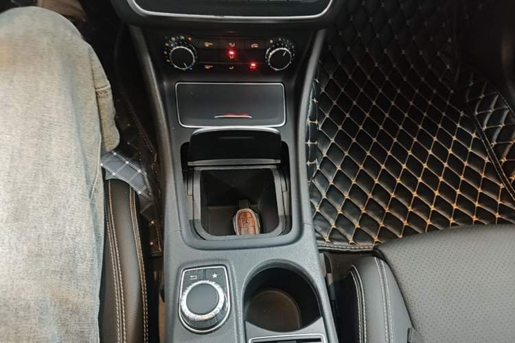 Used Mercedes-Benz GLA 2017 GLA 200 Sport Edition Gear Lever