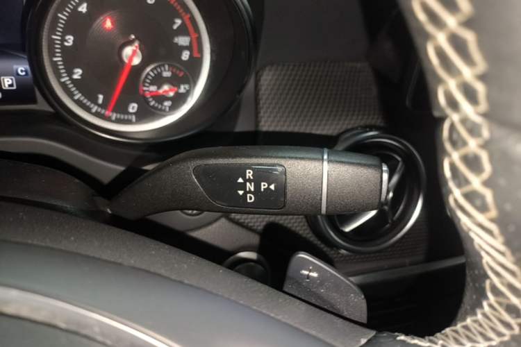 Used Mercedes-Benz GLA 2017 GLA 200 Fashion Model Gear Lever