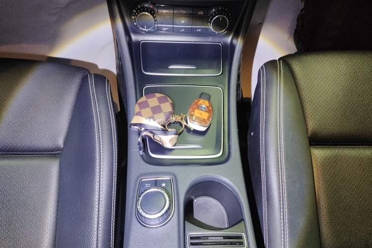 Used Mercedes-Benz GLA 2017 GLA 200 Sport Edition Gear Lever