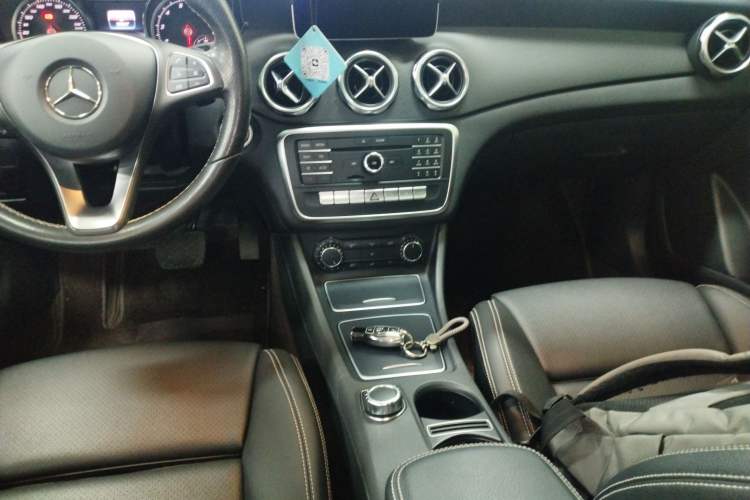 Used Mercedes-Benz GLA 2017 GLA 200 Fashion Model Gear Lever