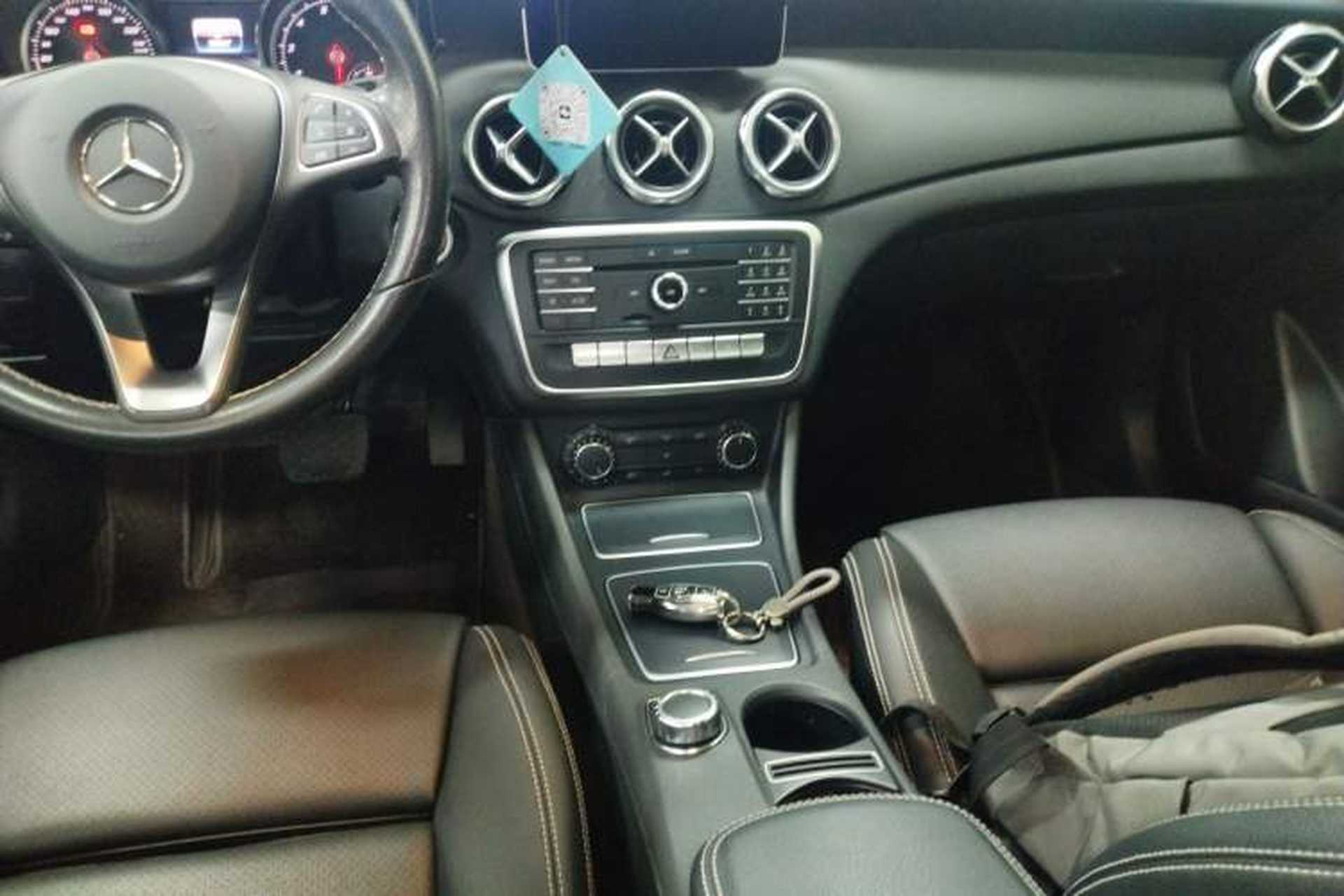 Used Mercedes-Benz GLA 2017 GLA 200 Fashion Model Gear Lever