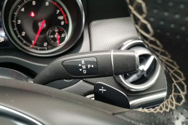 Used Mercedes-Benz GLA 2017 GLA 220 4MATIC Fashion Model Gear Lever