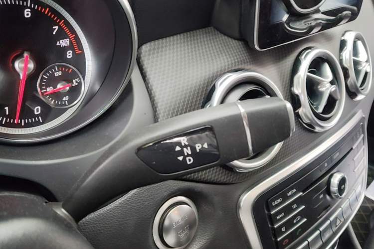 Used Mercedes-Benz GLA 2017 GLA 200 Fashion Model Gear Lever