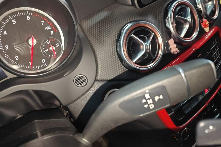 Used Mercedes-Benz GLA 2017 GLA 200 Fashion Model Gear Lever