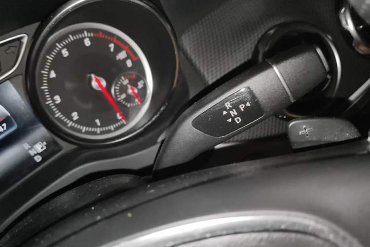 Used Mercedes-Benz GLA 2017 GLA 220 4MATIC Fashion Model Gear Lever