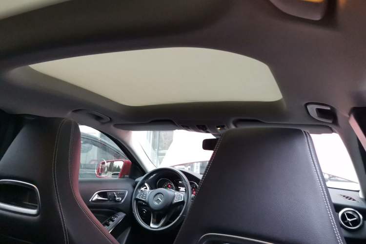 Used Mercedes-Benz GLA 2017 GLA 220 4MATIC Fashion Model Headliner