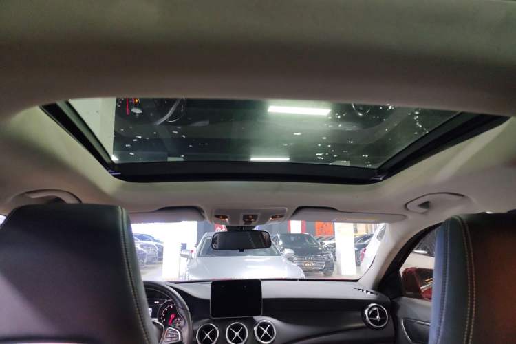 Used Mercedes-Benz GLA 2017 GLA 220 4MATIC Fashion Model Headliner