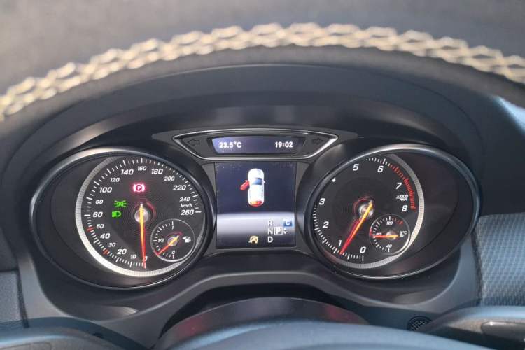 Used Mercedes-Benz GLA 2017 GLA 220 4MATIC Fashion Model Instrument Cluster