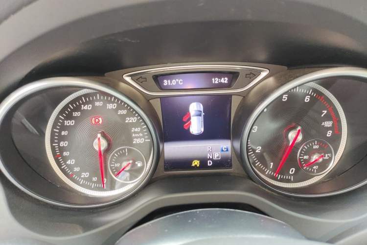 Used Mercedes-Benz GLA 2017 GLA 220 4MATIC Fashion Model Instrument Cluster