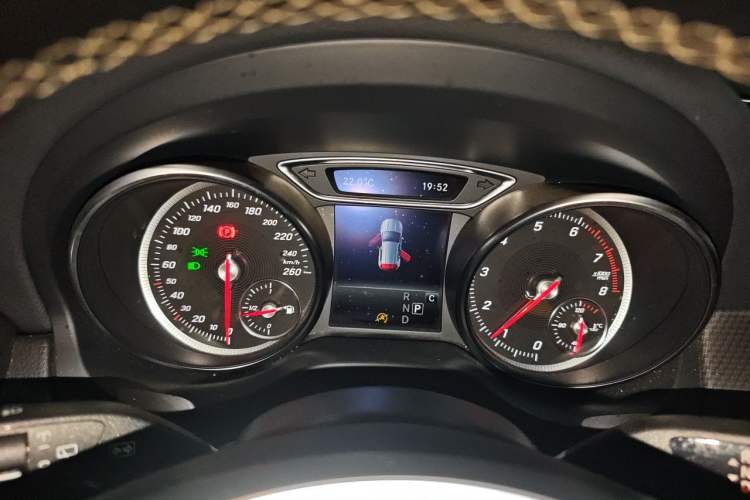 Used Mercedes-Benz GLA 2017 GLA 200 Fashion Model Instrument Cluster