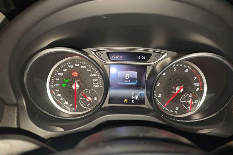 Used Mercedes-Benz GLA 2017 GLA 200 Sport Edition Instrument Cluster