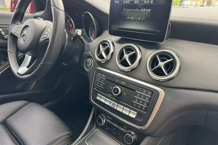 Used Mercedes-Benz GLA 2017 GLA 200 Fashion Model Interior 2