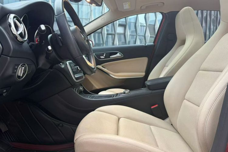 Used Mercedes-Benz GLA 2017 GLA 220 4MATIC Luxury Model Interior 2