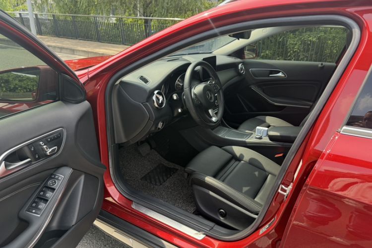 Used Mercedes-Benz GLA 2017 GLA 200 Fashion Model Interior 2