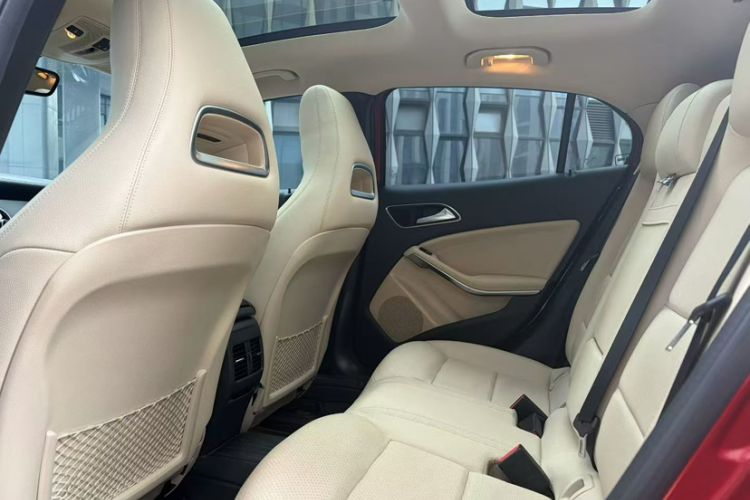 Used Mercedes-Benz GLA 2017 GLA 220 4MATIC Luxury Model Interior 3
