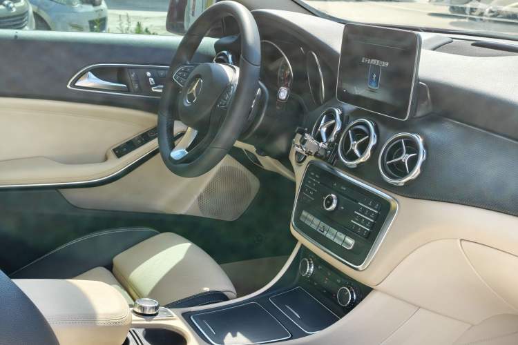 Used Mercedes-Benz GLA 2017 GLA 200 Sport Edition Interior 3