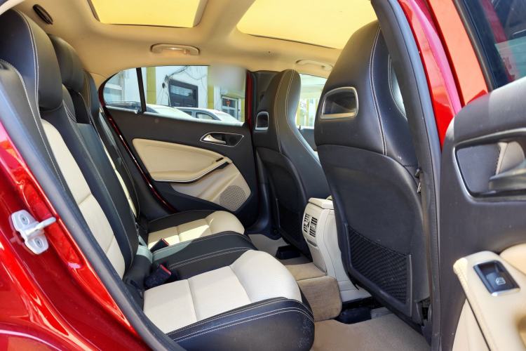 Used Mercedes-Benz GLA 2017 GLA 200 Sport Edition Interior 4
