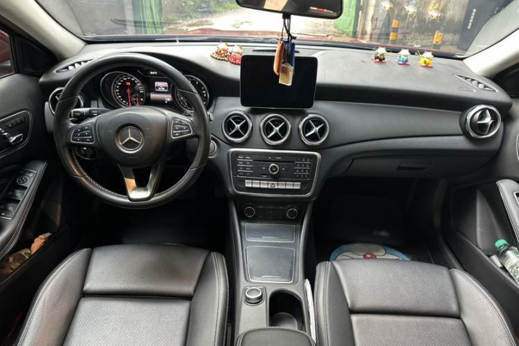 Used Mercedes-Benz GLA 2017 GLA 200 Sport Edition Interior 4