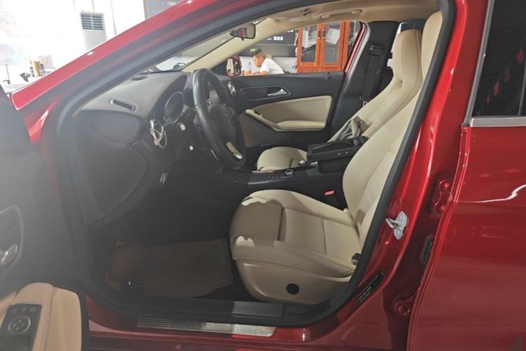 Used Mercedes-Benz GLA 2017 GLA 200 Fashion Model Left Front Seat
