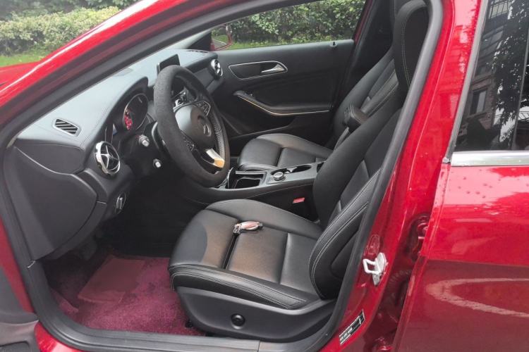Used Mercedes-Benz GLA 2017 GLA 220 4MATIC Fashion Model Left Front Seat